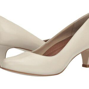 NWOT Women's Walking Cradles Joy Pump in Bone Cashmere - Size 9W (D)